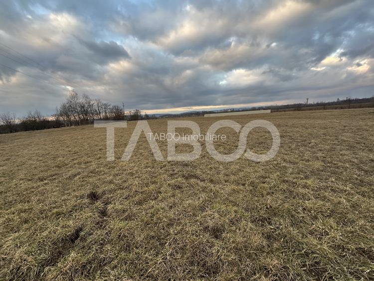 Teren intravilan 1100 mp in Hurez la 2 minute de centrul satului - 2