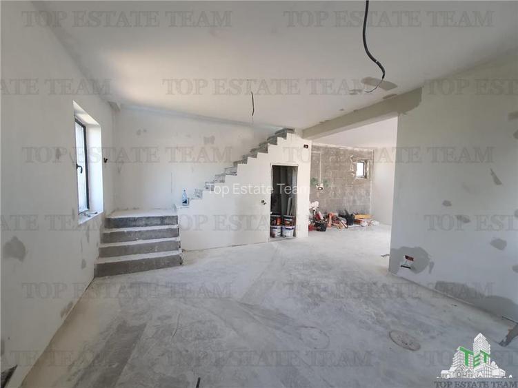 Duplex 8 camere cu doua intrari separate curte comuna Navodari - 14