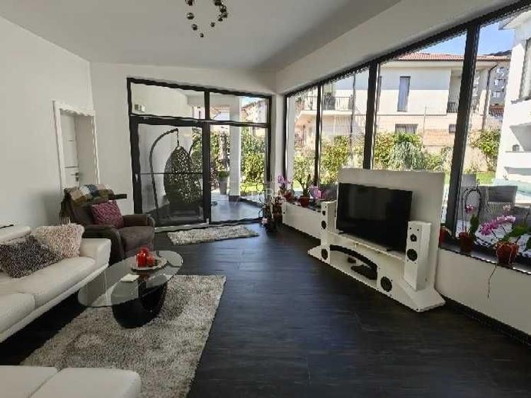 Vila deosebită cu 6 camere, piscină și grădină amenajată – Florești. - 7