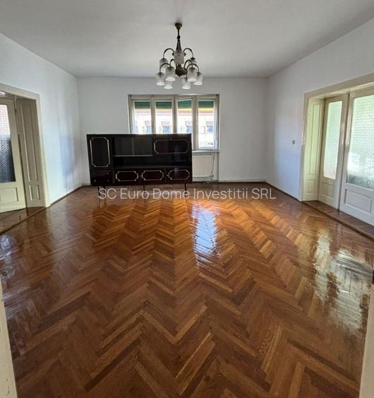 Casa sanatoasa in centrul localitatii Cristian - 4