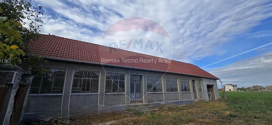 Teren si casă cu teren generos în Socodor - 2