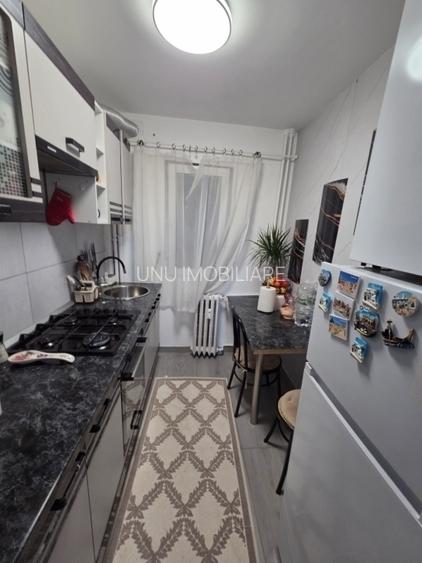 Etaj 3 - Alexandru - Zimbru - 2 camere - mobilat + utilat - 5