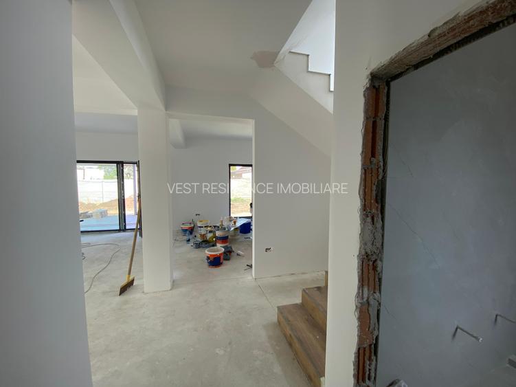 Case individuale cu 4 camere si mansarda. Teren 400 mp. Comision 0 - 9