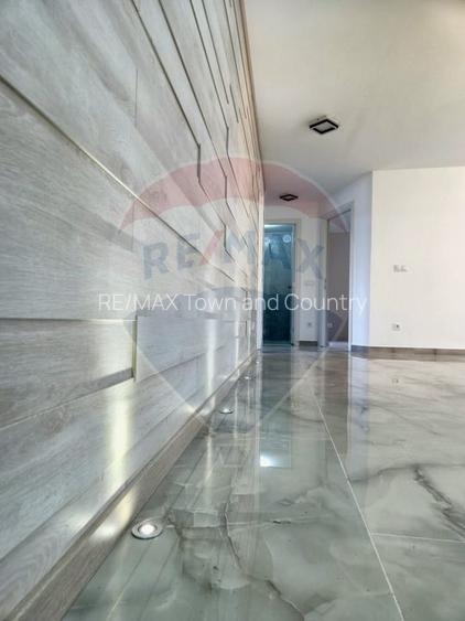 Apartament cu 4 camere de vânzare,  str. 1 Decembrie 1918 - 2