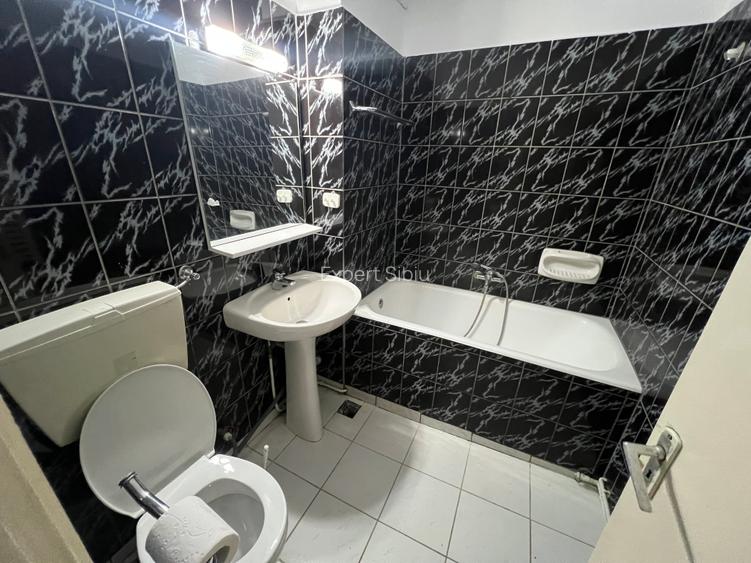 INCHIRIEZ apartament 2 camere semidecomandat,zona Centrala - 9