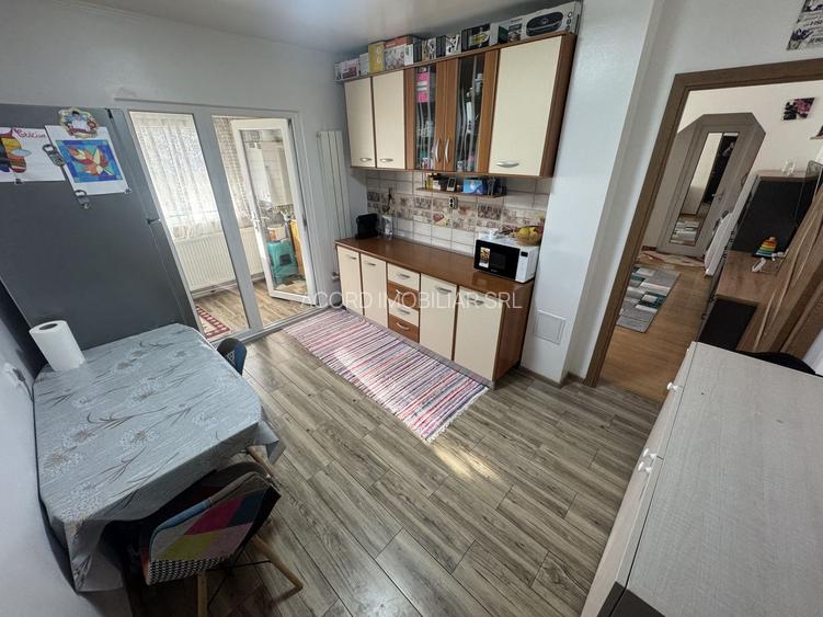 Apartament 2 camere zona Poarta 6 - 6