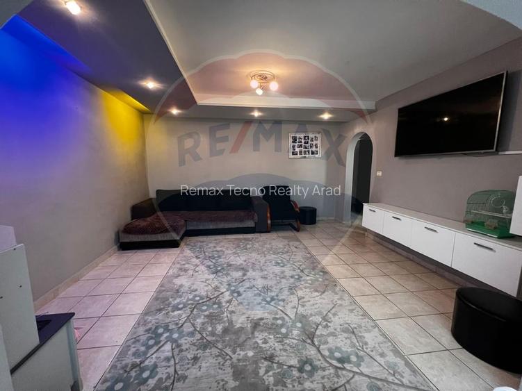 Apartament 4 camere decomandat cu loc de parcare etajul 3 - 3