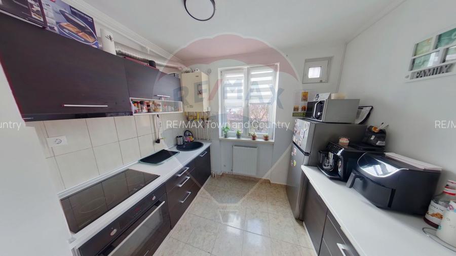 Apartament cu 3 camere de vânzare - 2