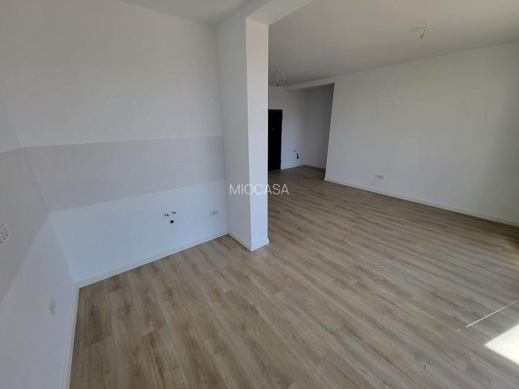 COMISION%. BLOC NOU in ORAS. ETAJ 1. Langa Magazine si mijloace de transport - 5