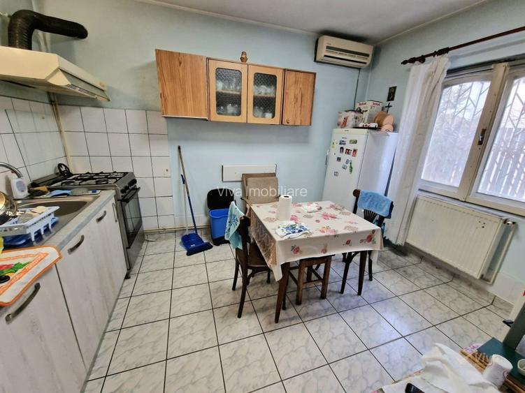 Tătărași, str. Eternitate 77, casa cu 3 camere 110mp, teren 280mp - 8