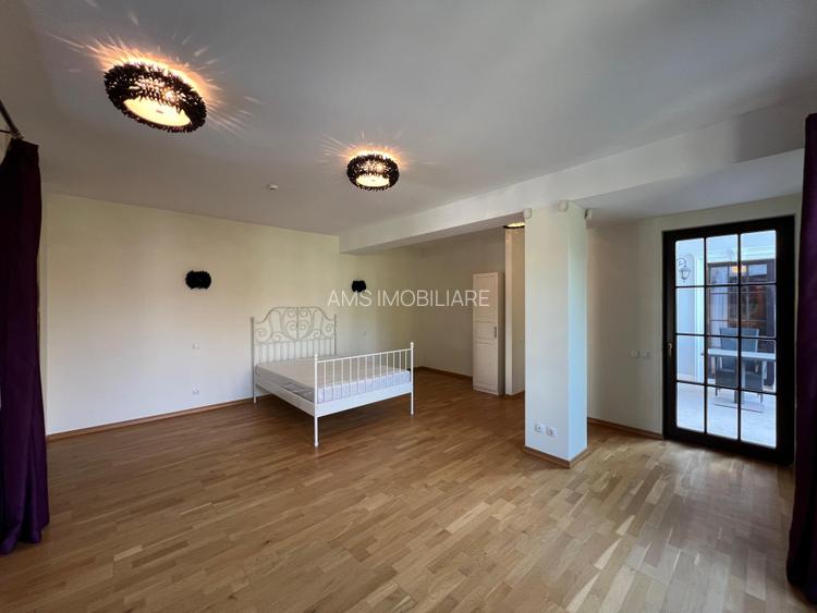 VILA DEOSEBITA / SPATII GENEROASE / CURTE PROPRIE - 33