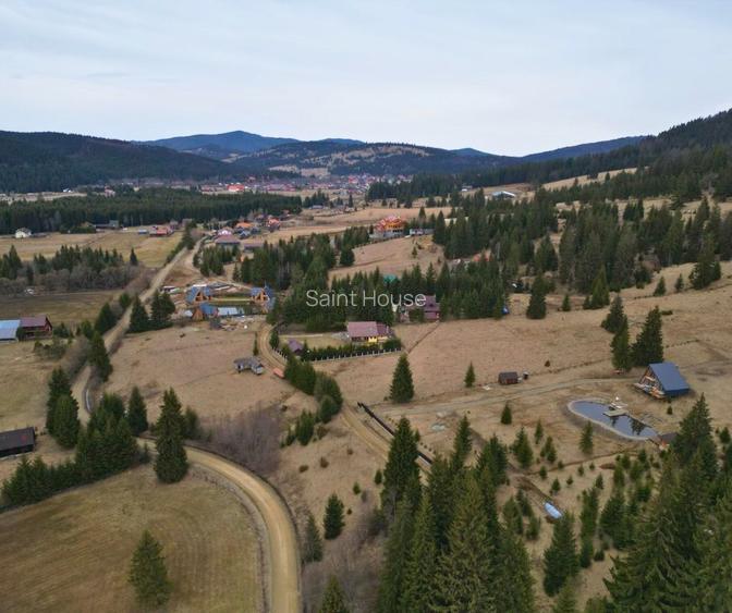 Vilă cu 10 camere P+2E+M 400 M² utili 2800 M² Teren Comandau - 22