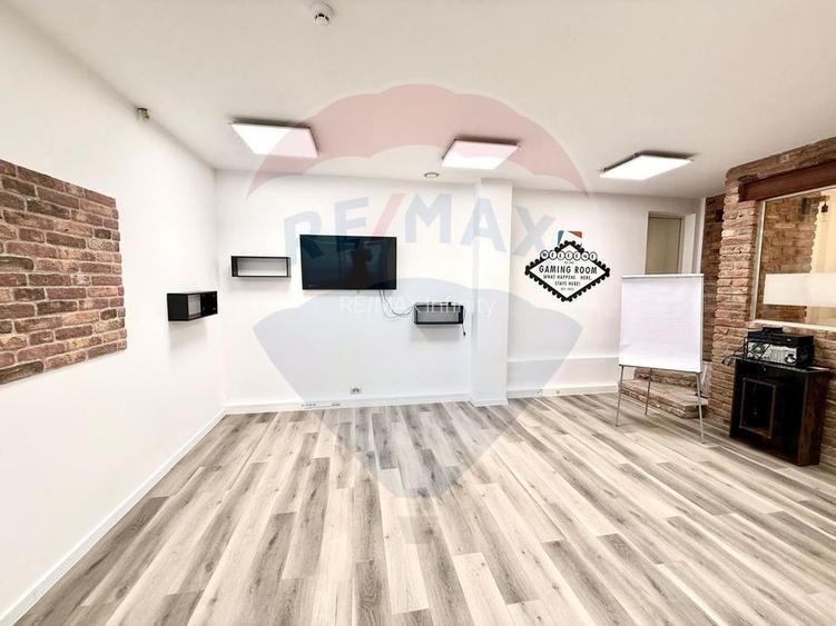 De închiriat spațiu Comercial/ de Birouri modern, Central - 13