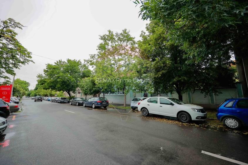 Casă cu mansardă, Ultracentral, N. Jiga, singur în curte, intrare auto - 24