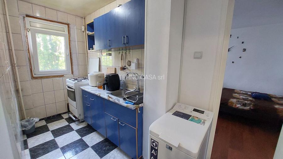 TITAN, apartament 2 camere decomandat, et.3, metrou 1 Decembrie - 5