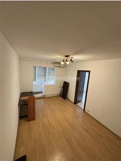 3 camere la etaj 1 in Piata Dacia - 7
