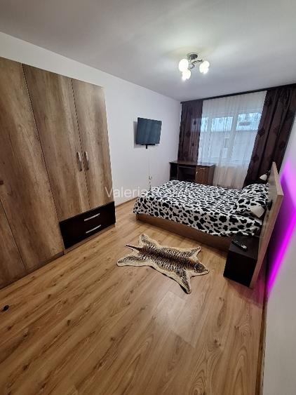 Închiriez apartament spatios cu 2 camere,parter,zona Calea Moldovei,parcare incl - 5