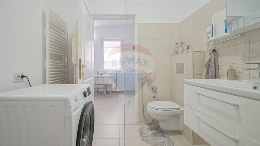 Casă falnică, curte individuală, langă Piața Unirii, în inima Scheilor - 16