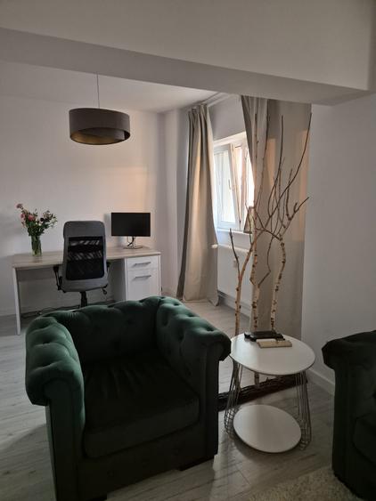 Vânzare apart 5 camere zona Polonă cu garaj încălzit