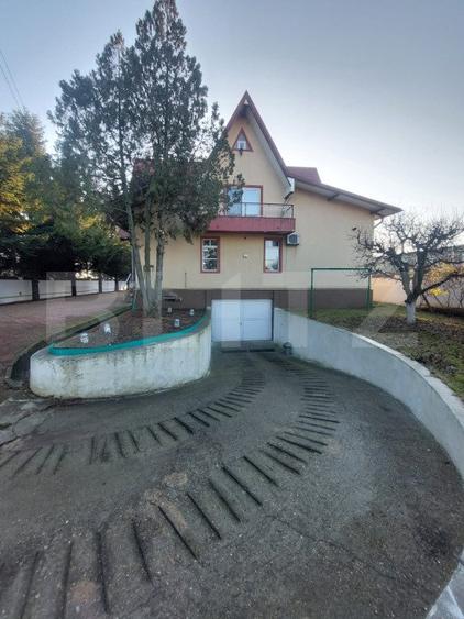 Vila, 10 camere, 580 mp, zona Cartier Albert