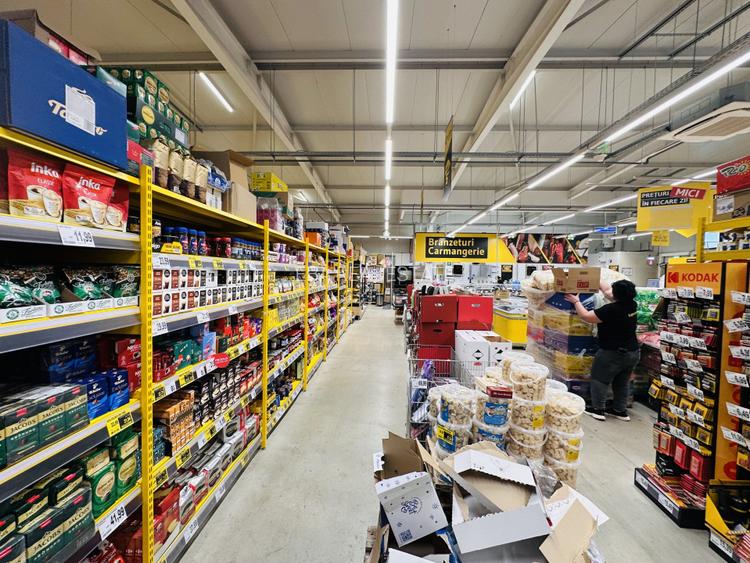 Centru comercial 1200 mp , 4000 mp parcare , ideal investitie, Dragomiresti Vale - 16