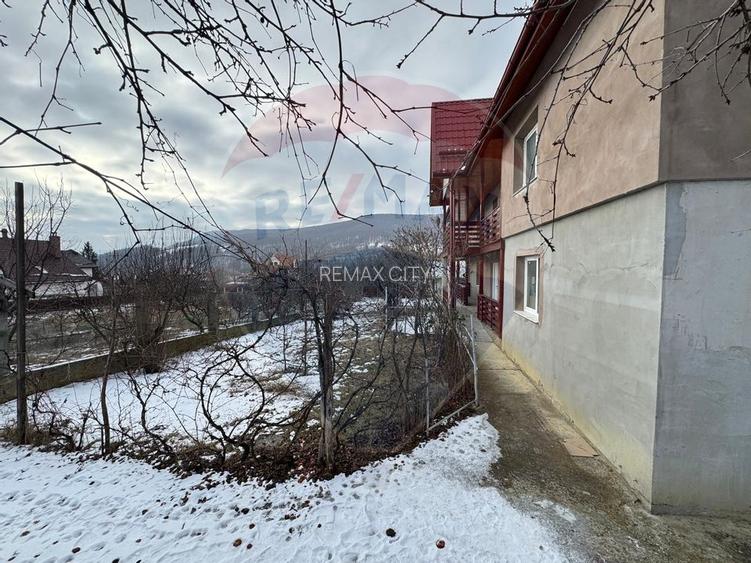 Casă / Vilă cu 6 camere de vânzare în zona Darmanesti - 58