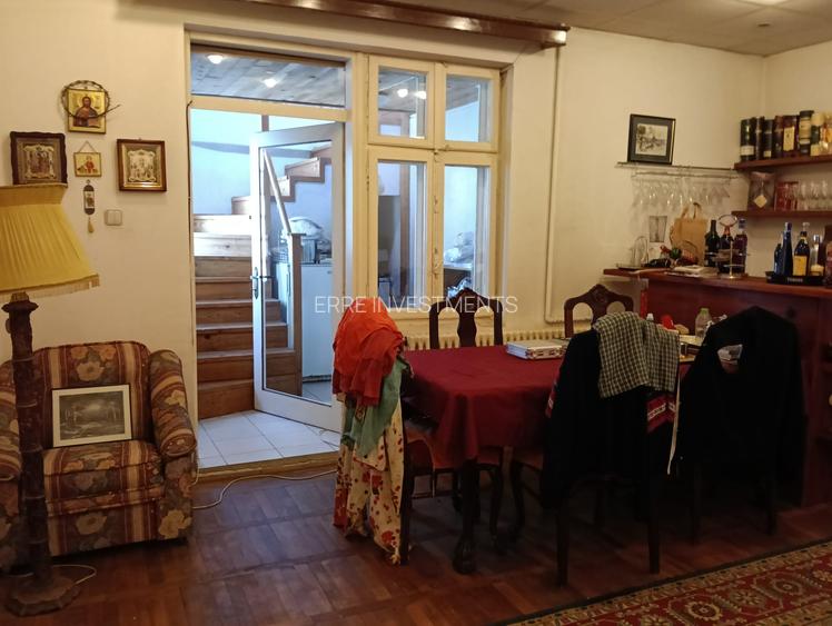 Casa interbelica, renovata total, centrul Perisului, cu vedere la lacul Cocioc - 9