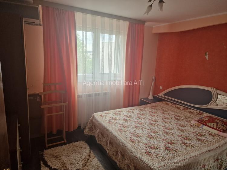 De Vanzare apartament 3 camere decomandate plus mansarda zona ultracentrala - 3