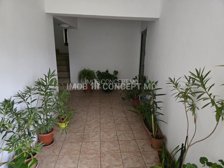 INCHIRIERE Garsoniera spatioasa, in bloc la curte, zona Mihai Bravu - 12