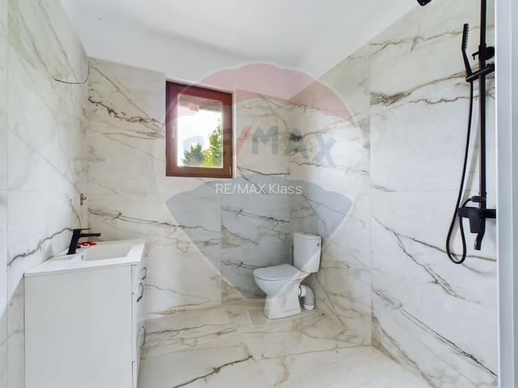 Casa de vanzare + teren 1000 mp - 15