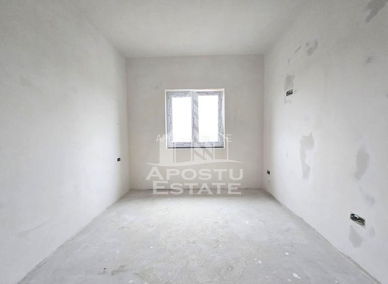 Jumatate de duplex de vanzare, Parter + Etaj, 5 camere si 2 bai, Sag - 15