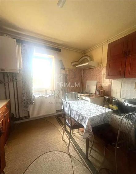 COMPLEXUL STUDENTESC - ETAJ 3 - BLOC IZOLAT - 3 cam - 2 bai - centrala proprie - 6