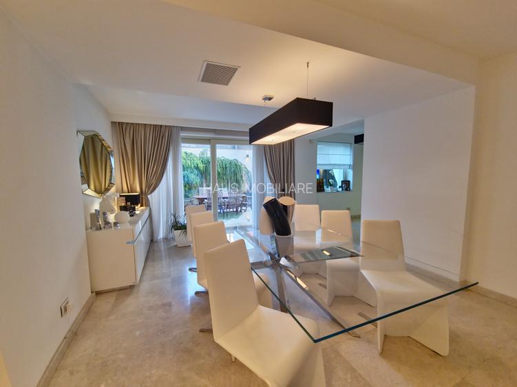 Vila deosebita  la un pas de mare mobilata si utilata - 57