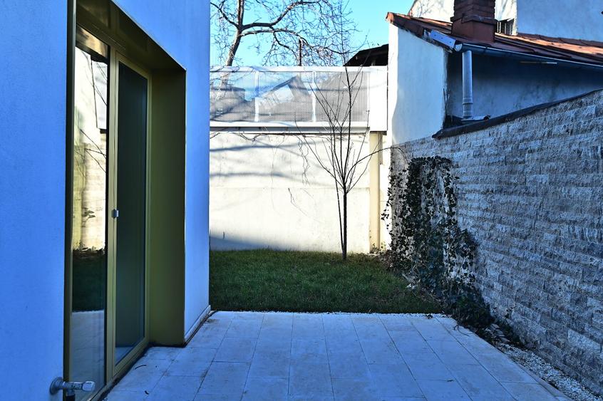 Rafinament, liniște și spațiu exterior privat în centrul Bucureștiului - 27