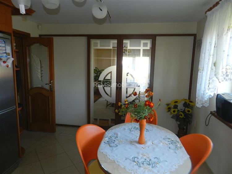 Casa de vanzare, 6 camere, teren 900 mp, Europa - 11