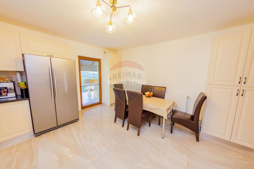 VILA DE LOCUIT/AFACERE CU TEREN GENEROS, DE VANZARE - 25