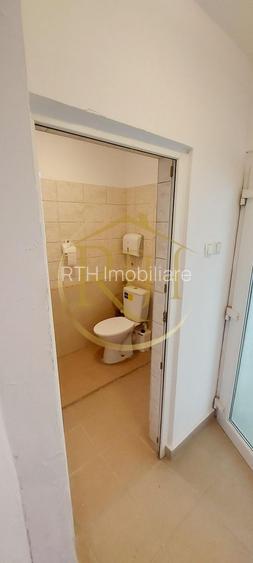 Închiriez spațiu comercial 4 camere–Zona Centrală – 77 mp utili. - 1