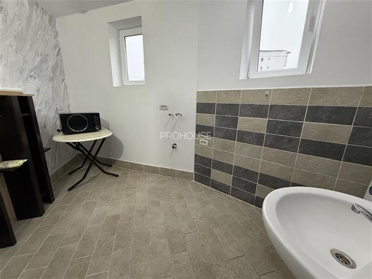 Central- spatiu birouri- etaj 1- intrare separata - 6