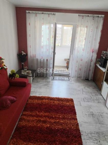 Apartament -3 camere -decomandat-Zona Rahova - 2