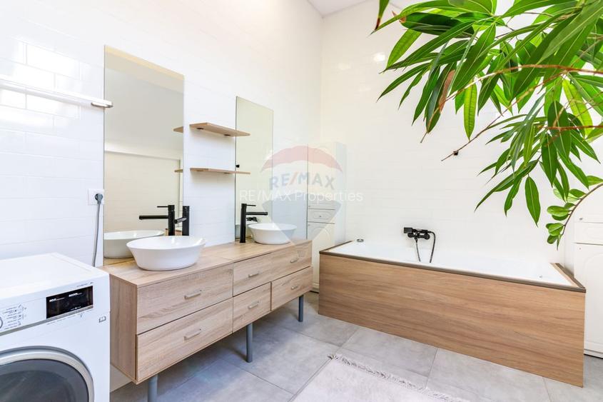 Casă / Vilă cu 5 camere de vanzare, Laguna Albastra, str. Fermei - 16