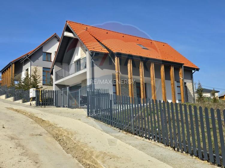 Casa la rosu, 800mp teren,  front 24, Jucu de Sus, comision 0 - 3