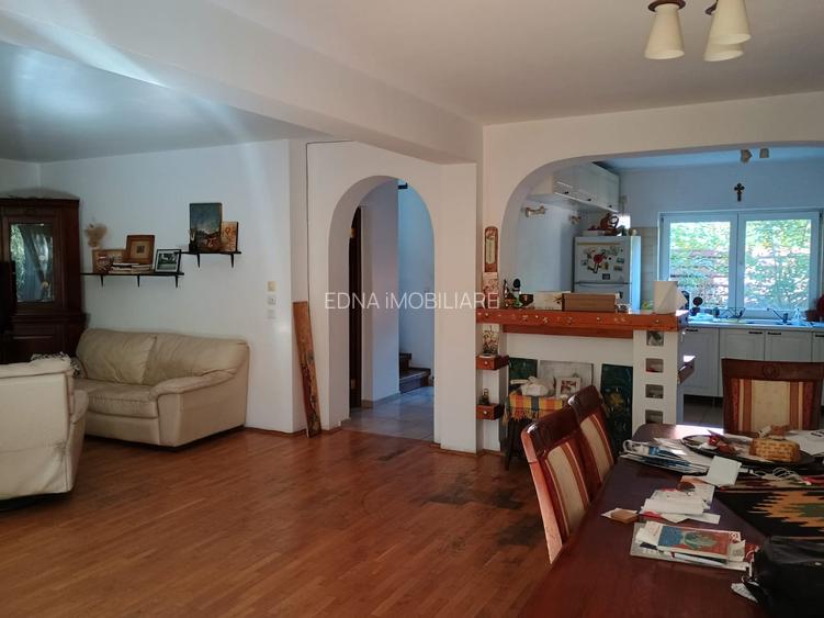 Vânzare vila  P+1E+ M – 4 dormitoare | 3 băi | living spațios | curte proprie - 2