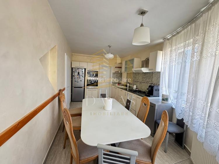 Vilā individuală 7 camere | 320mp | 740mp teren + Garaj inclus in preț | Zorilor - 15