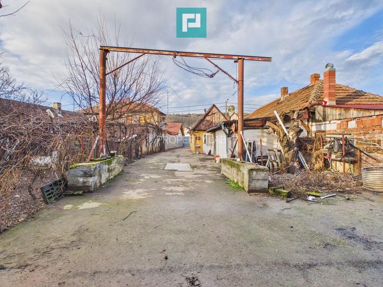 Ieftin-Casă 70mp + Hală 100mp, Str. Navigatorilor - 12