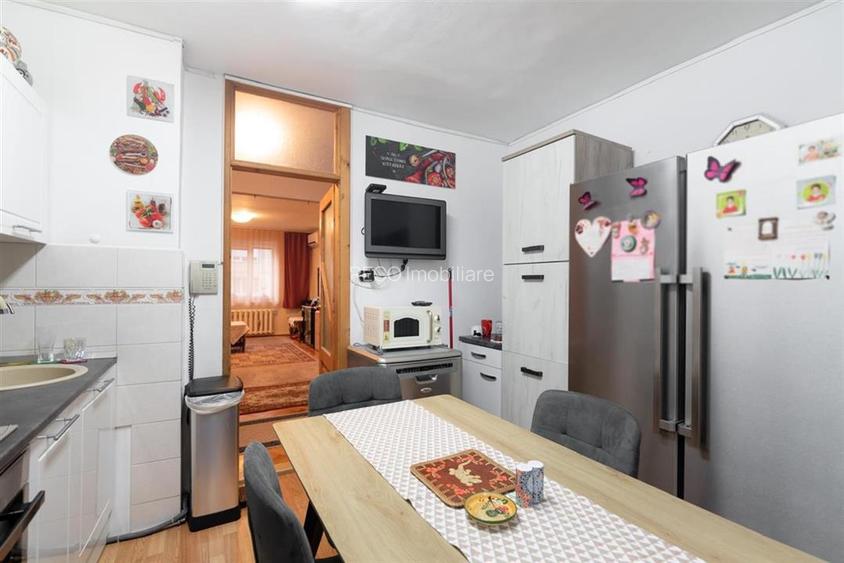 RECO Apartament 4 camere, decomandat, Bloc cu lift, Etajul 3, sub 1300 euro mp - 3