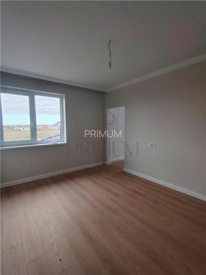 ZONA M CITY - Duplex despartit prin camera tehnica - canalizare - asfalt - curte - 5