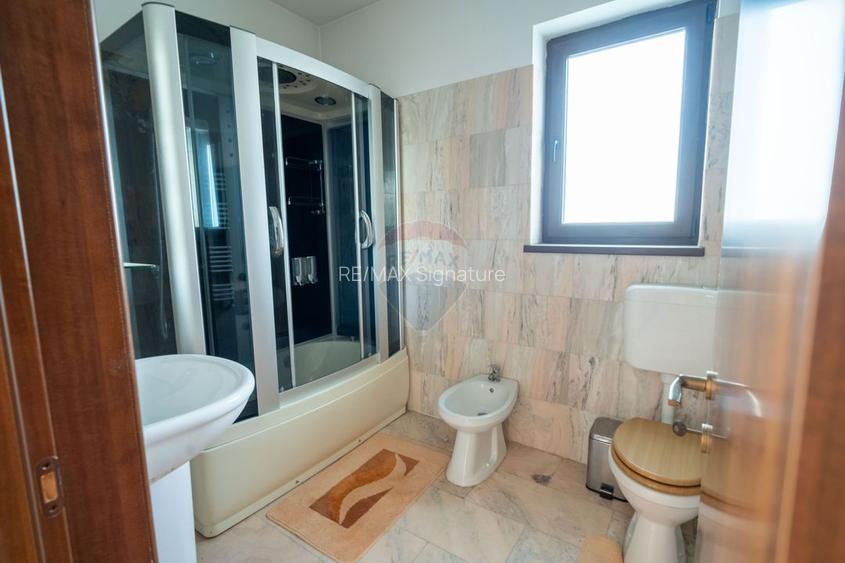 De vanzare casă  5 camere - 15