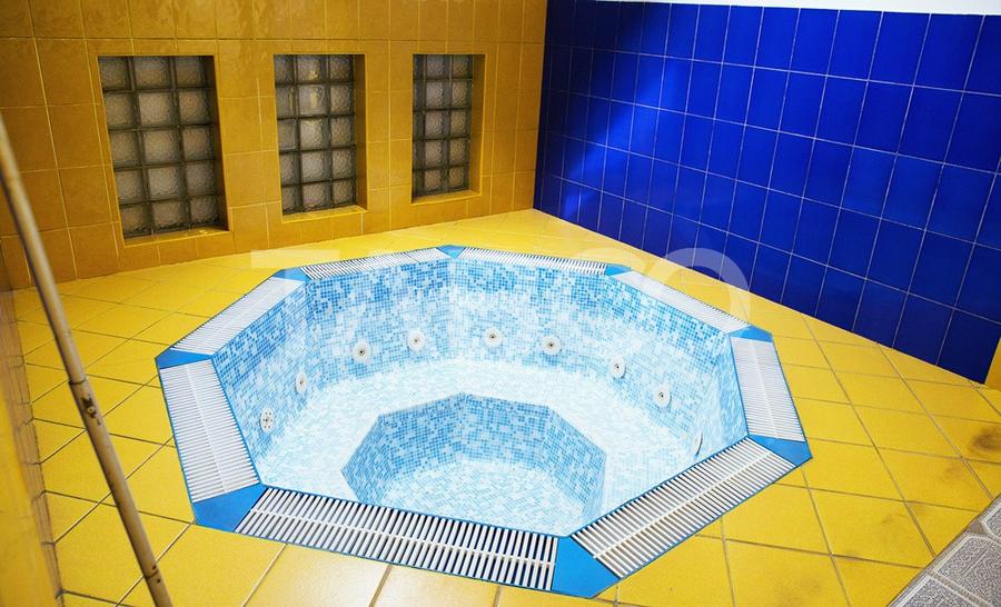 Hotel de 3* si 4* cu 64 de camere in Alba Iulia ultracentral - 26