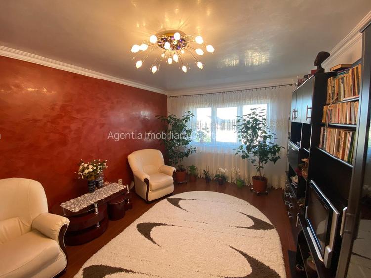 Apartament 3 camere Obcini de vânzare - 2