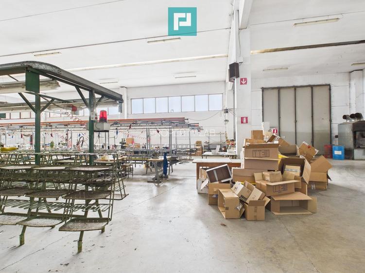 Hală de producție, cu birouri și teren, în Sebiș - 54